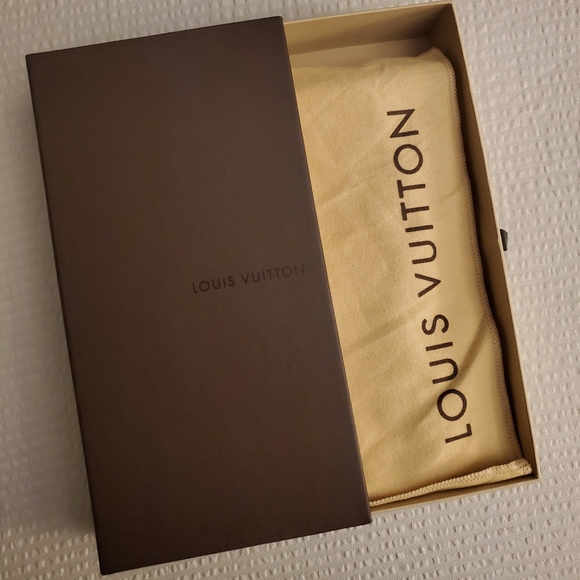 Louis Vuitton Wallet - Picture 6 of 6